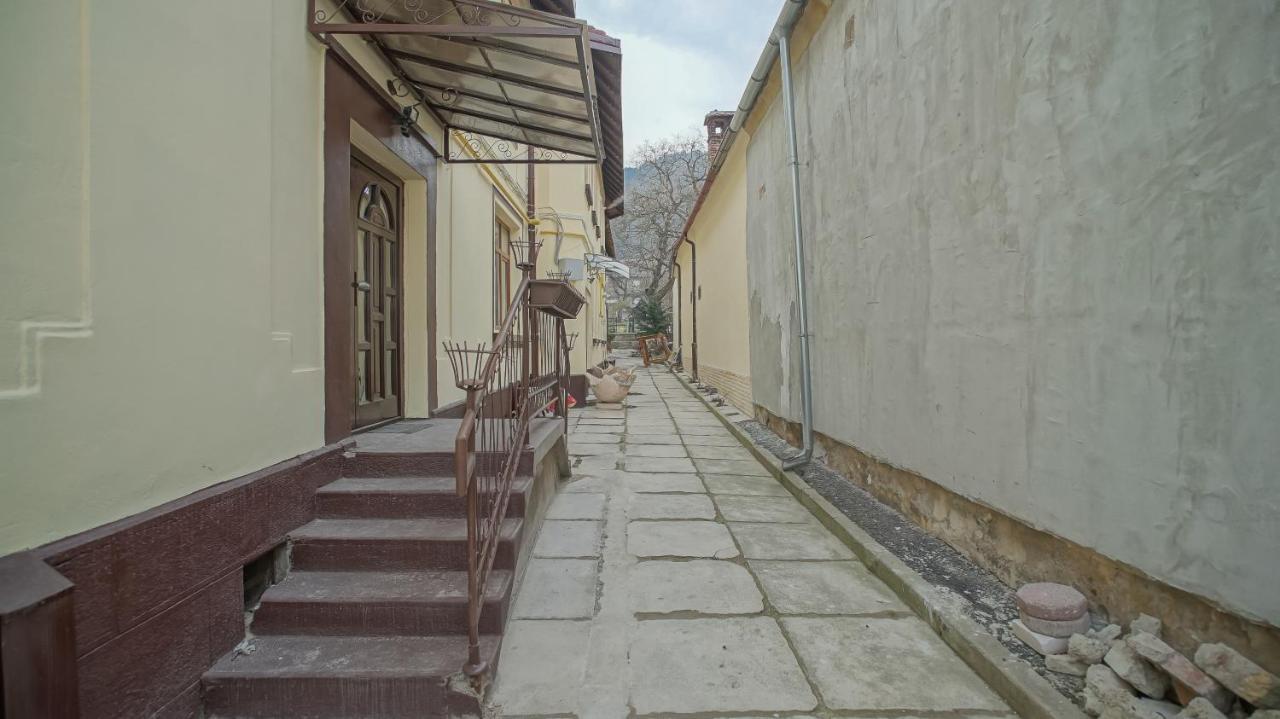 Апартаменты Oldtown Refuge Брашов Экстерьер фото